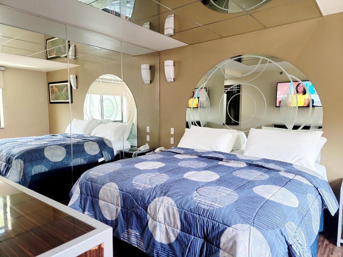 Brooklyn Broadway Hotel นิวยอร์ก ภายนอก รูปภาพ